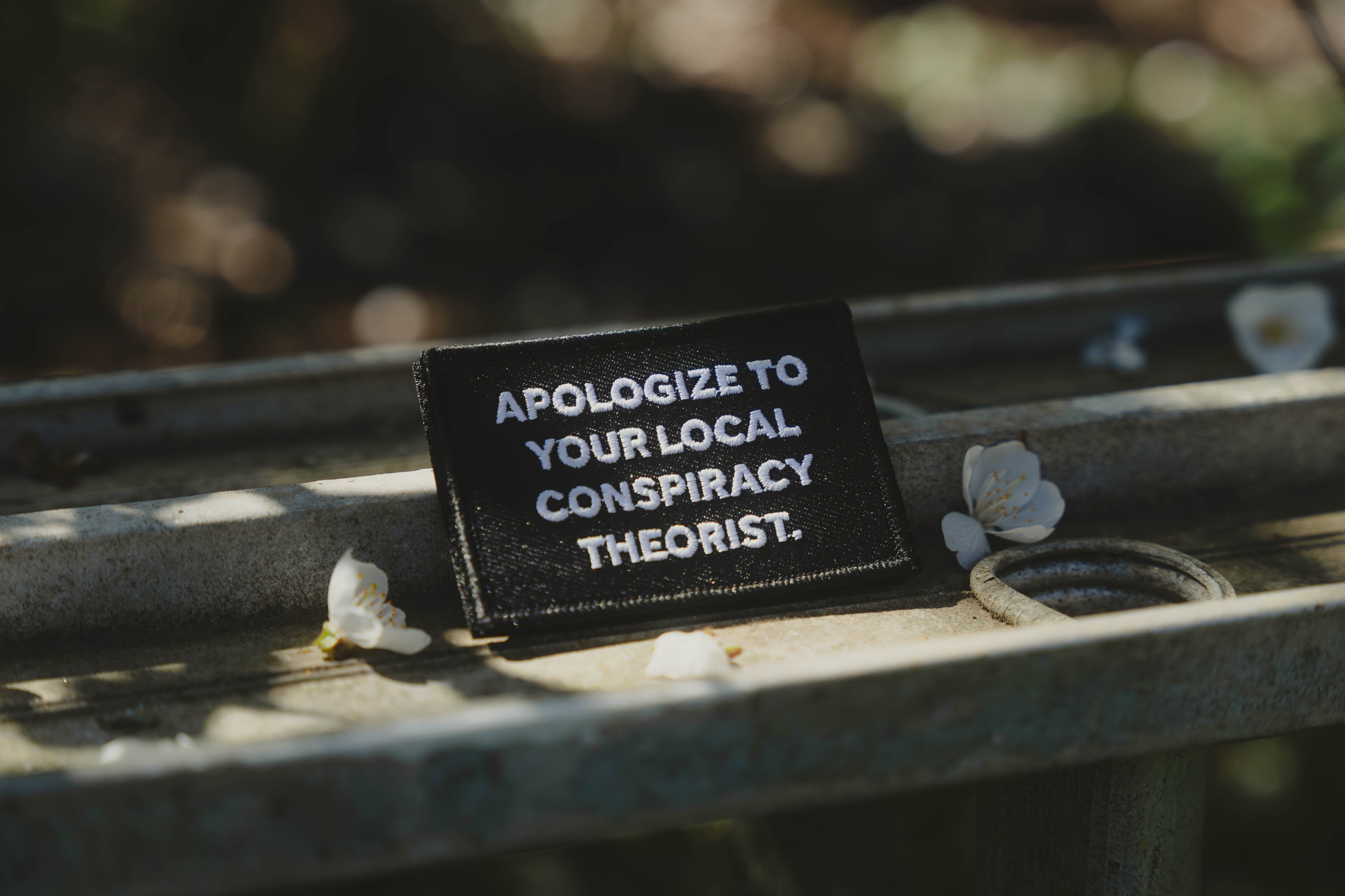 Conspiracy Theorist Patch, Meme Morale Patch