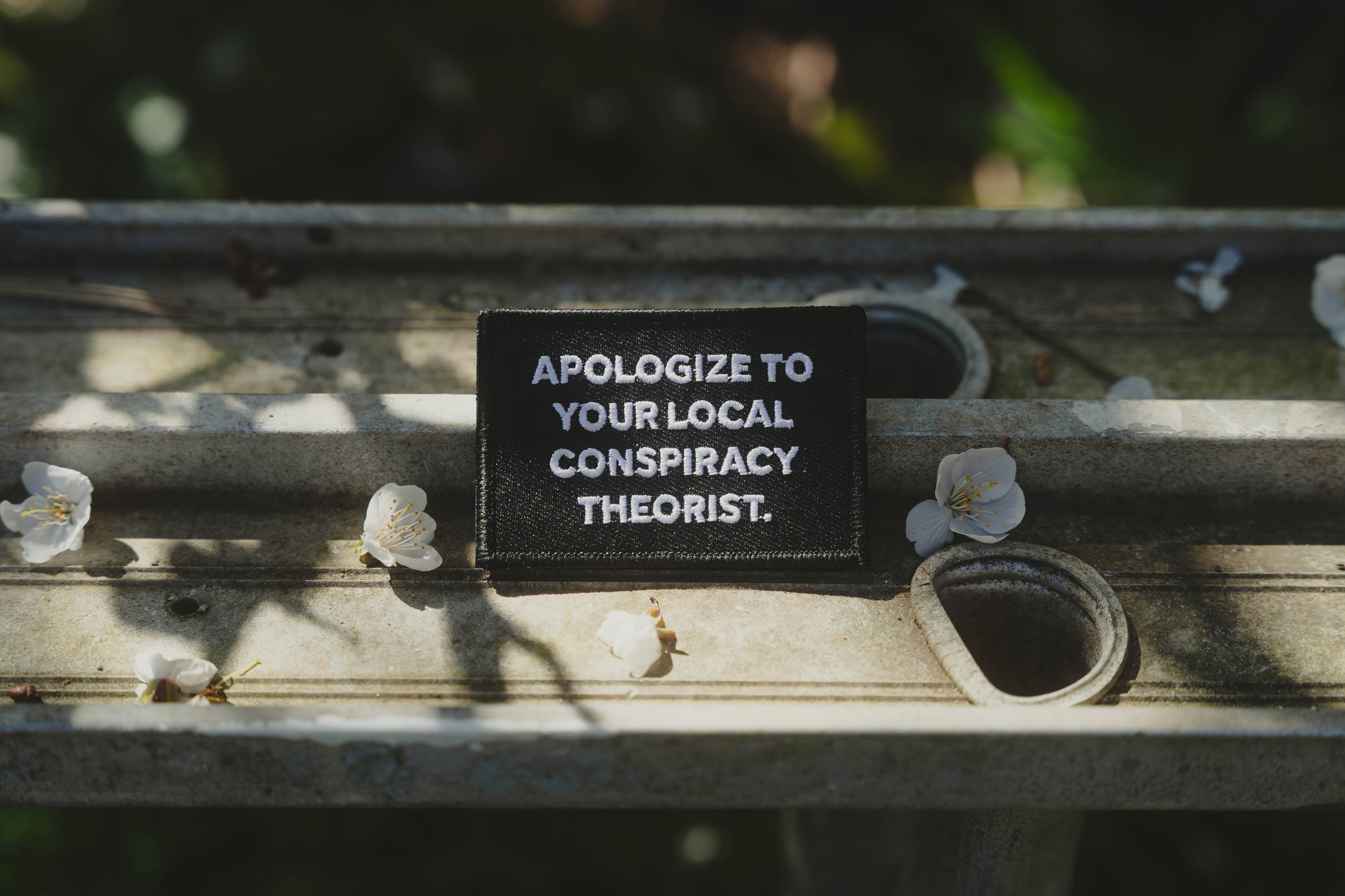 Conspiracy Theorist Patch, Meme Morale Patch