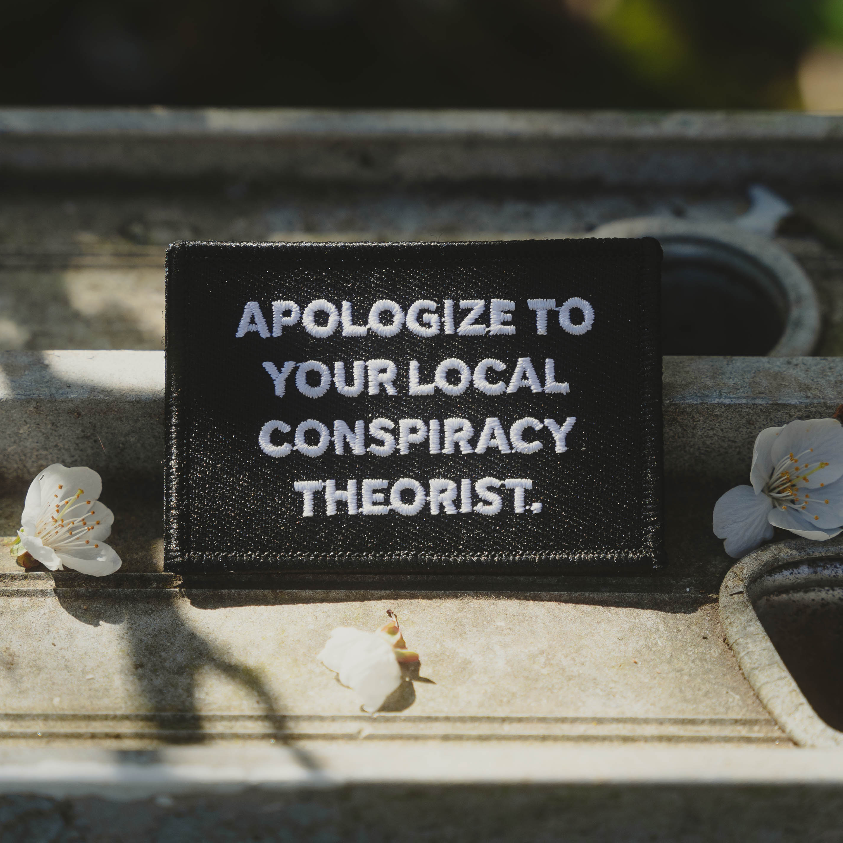Conspiracy Theorist Patch, Meme Morale Patch